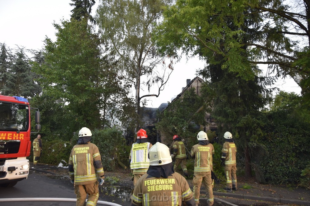 Grossfeuer Einfamilienhaus Siegburg Muehlengrabenstr P0851.JPG - Miklos Laubert